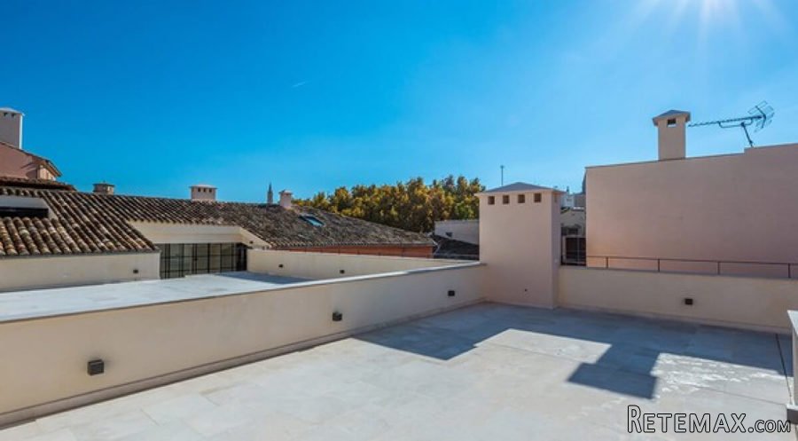 A spacious loft apartment extending to some 220 m2 with an.. - 3