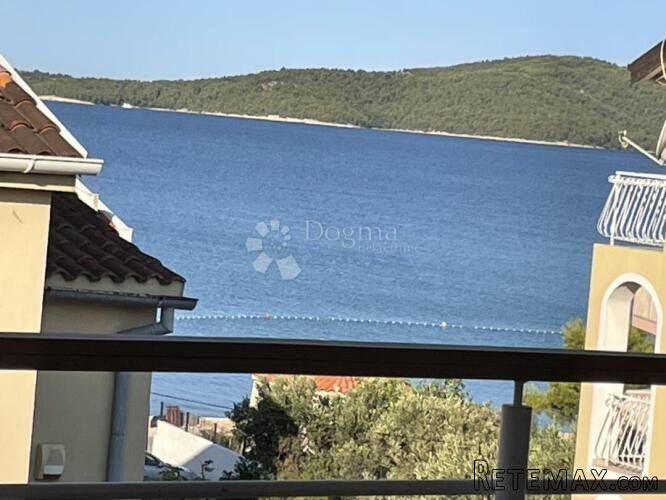 BRODARICA - Šibenik - prekrasna kuća uz more - top lokacija