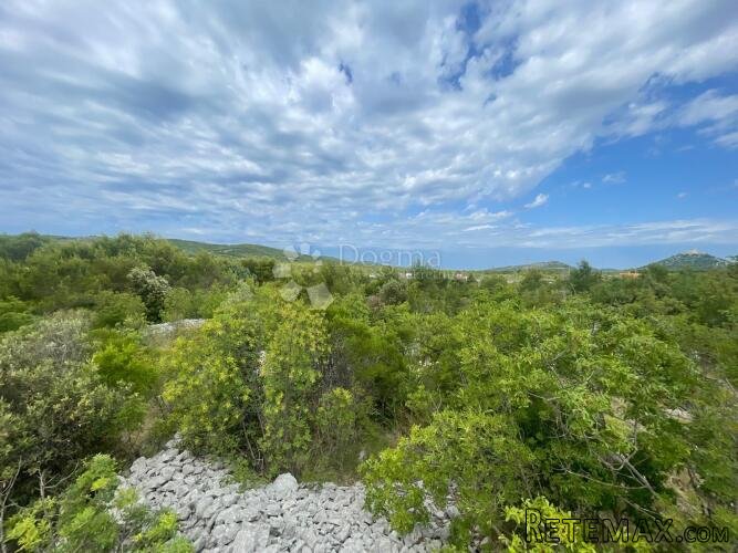 VODICE - građevinsko zemljište na atraktivnoj lokaciji