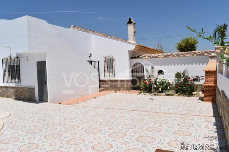 NEW & EXCLUSIVE TO VOSS HOMES - A spacious, light & airey.. - 10