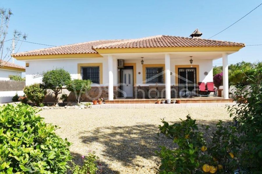 NEW & EXCLUSIVE LISTING TO VOSS HOMES - A beautifully.. - 2