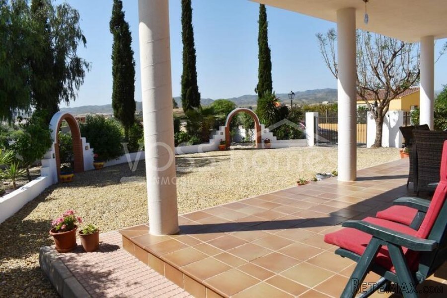 NEW & EXCLUSIVE LISTING TO VOSS HOMES - A beautifully.. - 4