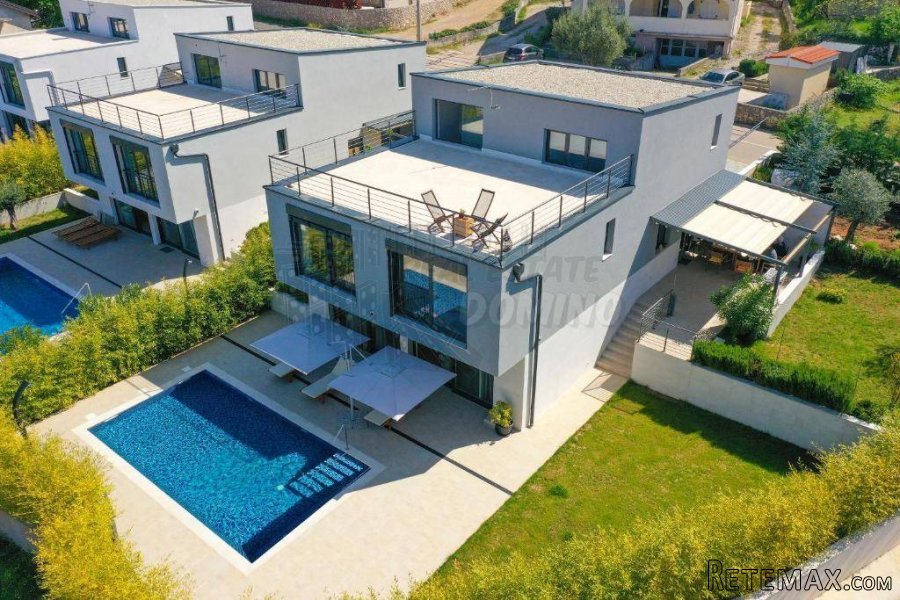 Moderna vila s bazenom-pogled na more!