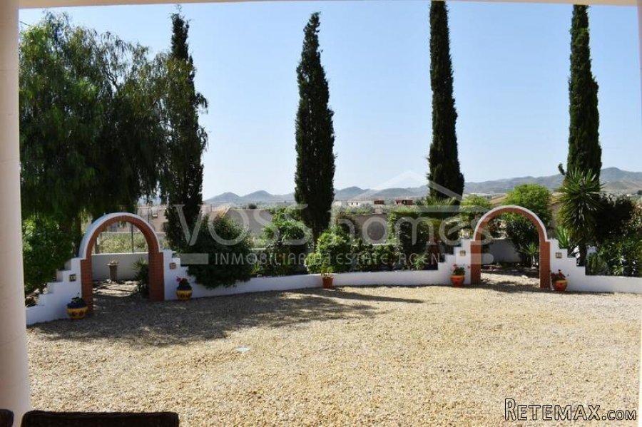 NEW & EXCLUSIVE LISTING TO VOSS HOMES - A beautifully.. - 5