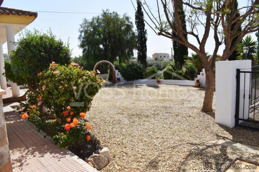 NEW & EXCLUSIVE LISTING TO VOSS HOMES - A beautifully.. - 6