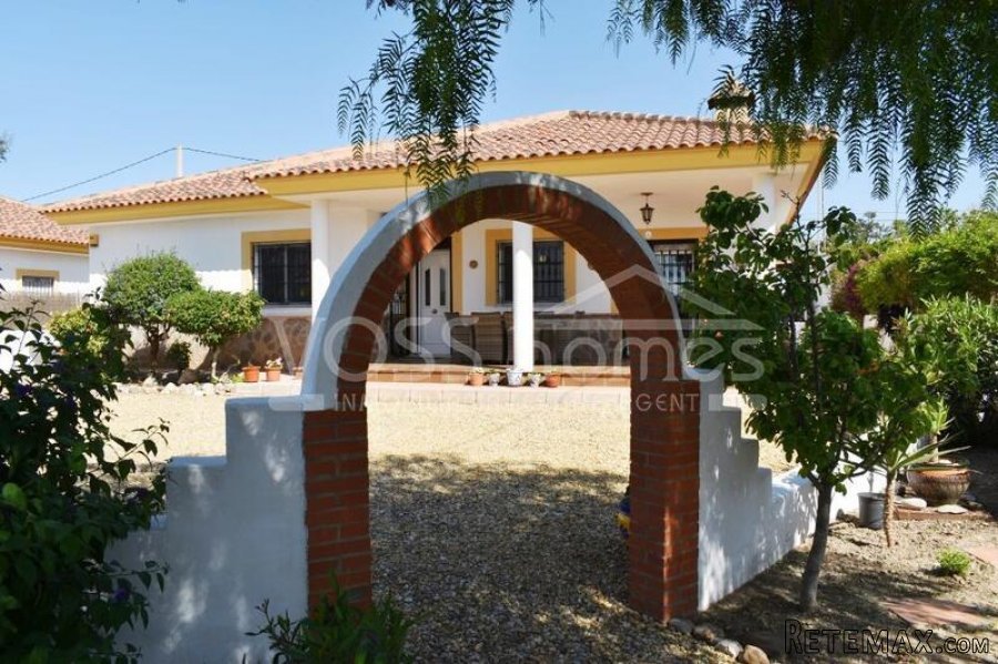 NEW & EXCLUSIVE LISTING TO VOSS HOMES - A beautifully.. - 7
