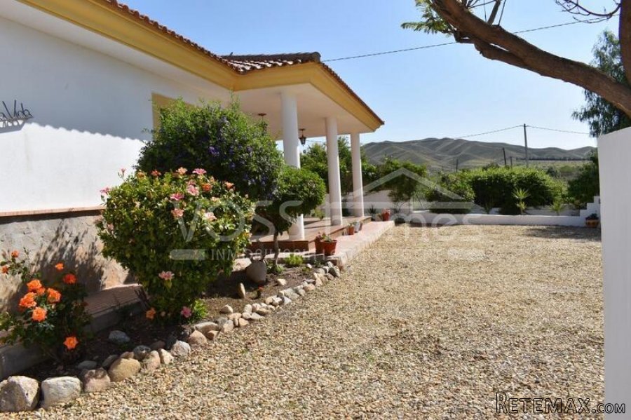 NEW & EXCLUSIVE LISTING TO VOSS HOMES - A beautifully.. - 9