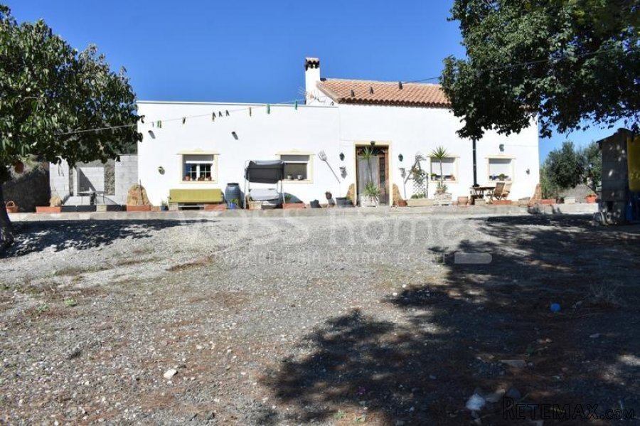 EXCLUSIVE LISTING - Large, 250m2 "OFF GRID", full of.. - 3