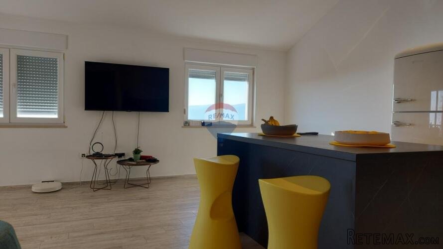 Rijeka, Srdoči, dvosobni stan 77 m2, balkon - 3