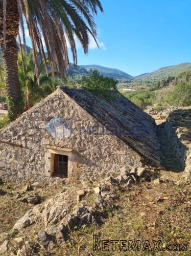 Vis, stara kamena kuća 40 m2 sa zemljištem 9.000 m2 - 4