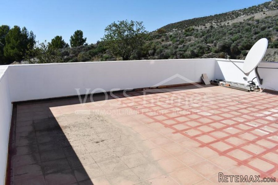 EXCLUSIVE LISTING - Large, 250m2 "OFF GRID", full of.. - 6