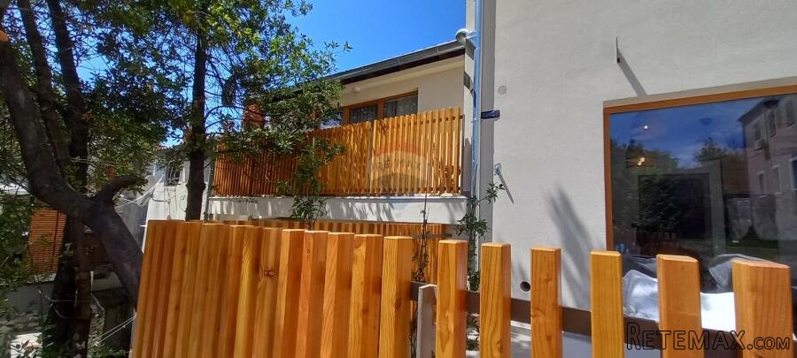 Istra,Pula centar, nova, luksuzna kuća s 3 apartmana