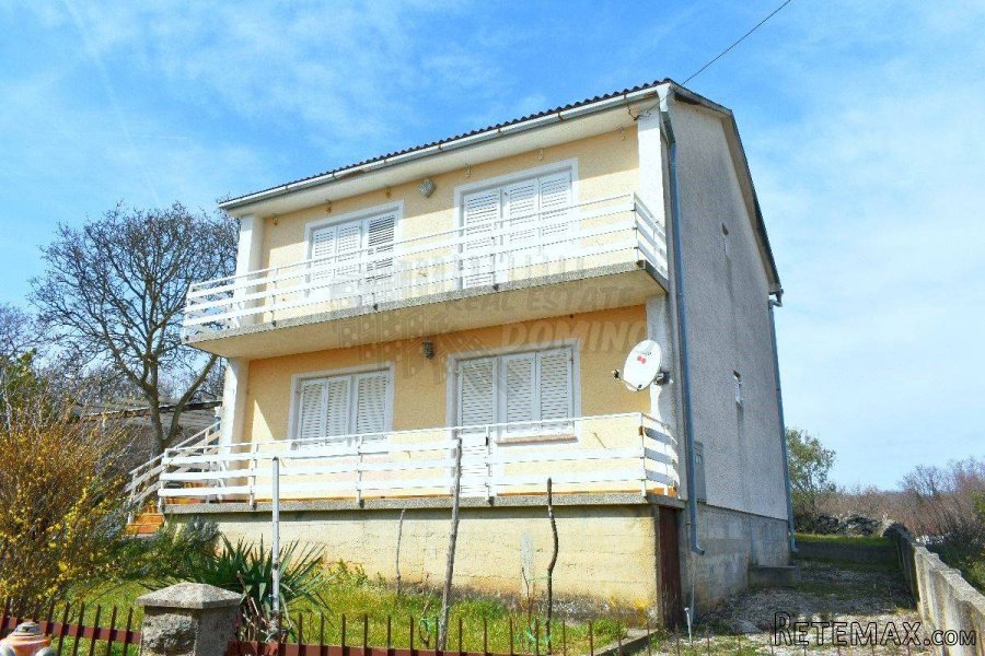 Apartman - etaža samostojeće kuće sa okućnicom! Krk - oko..