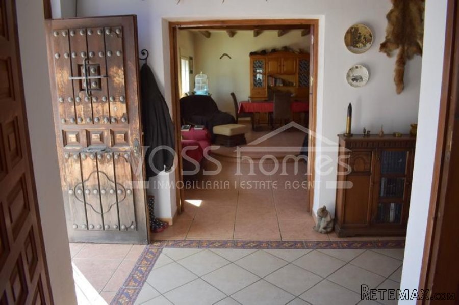 EXCLUSIVE LISTING - Large, 250m2 "OFF GRID", full of.. - 9