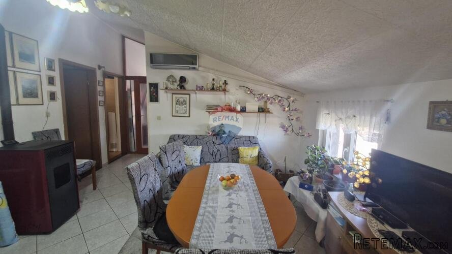 Istra, Banjole - mansardni stan 81 m², 4 spavaće sobe, 450 m - 2