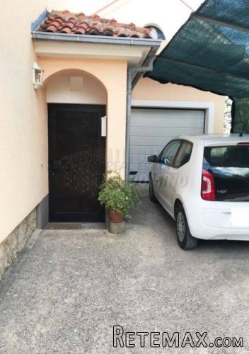 Renovirana kuća s garažom i parkirnim mjestom! Punat! - 2