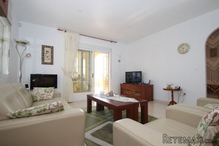 This exclusive villa built in 2005, located on a beautiful.. - 2