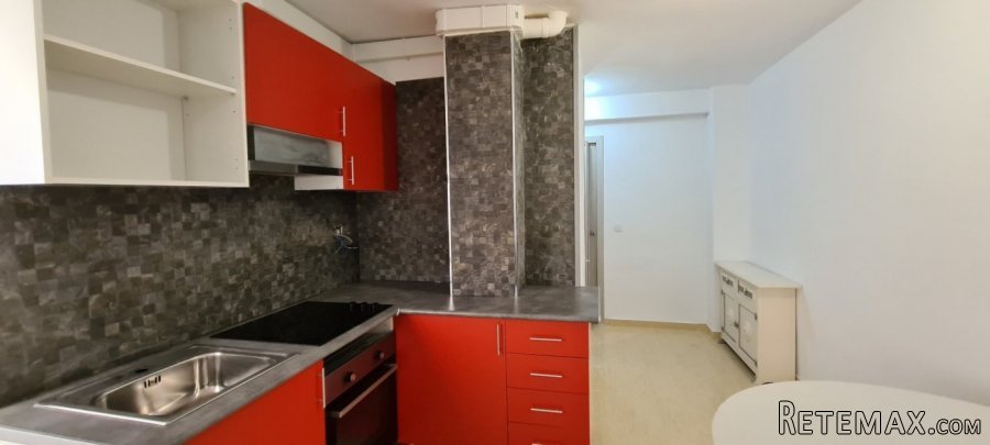 Flat with 3 bedrooms, 1 bathroom and 1 toilet in the.. - 3