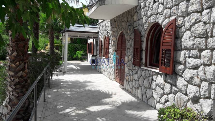 Ičići - Prekrasan apartman s velikom terasom i pogledom na m..