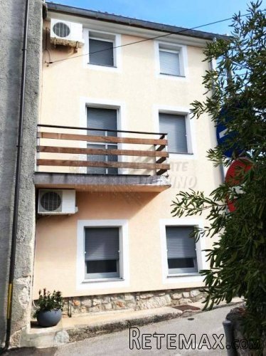 Renovirana kuća s garažom i parkirnim mjestom! Punat! - 3