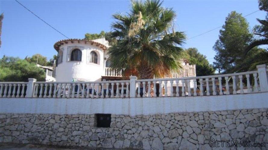 Villa in Benissa Costa renovated in 2006 with 5 bedrooms..
