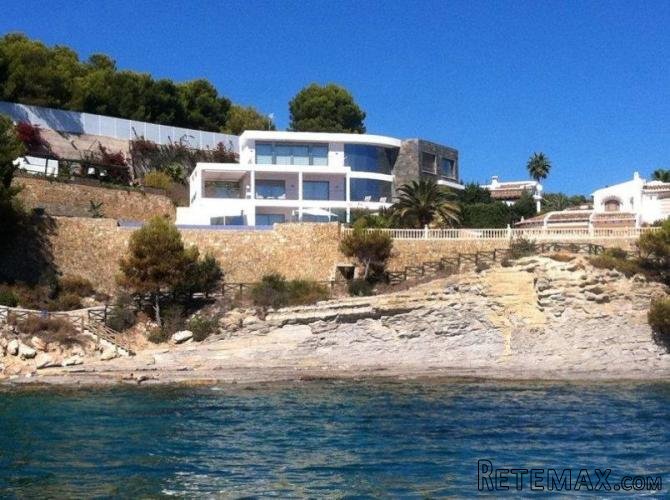 beautiful villa in Benissa Coast area. with luxury, has..