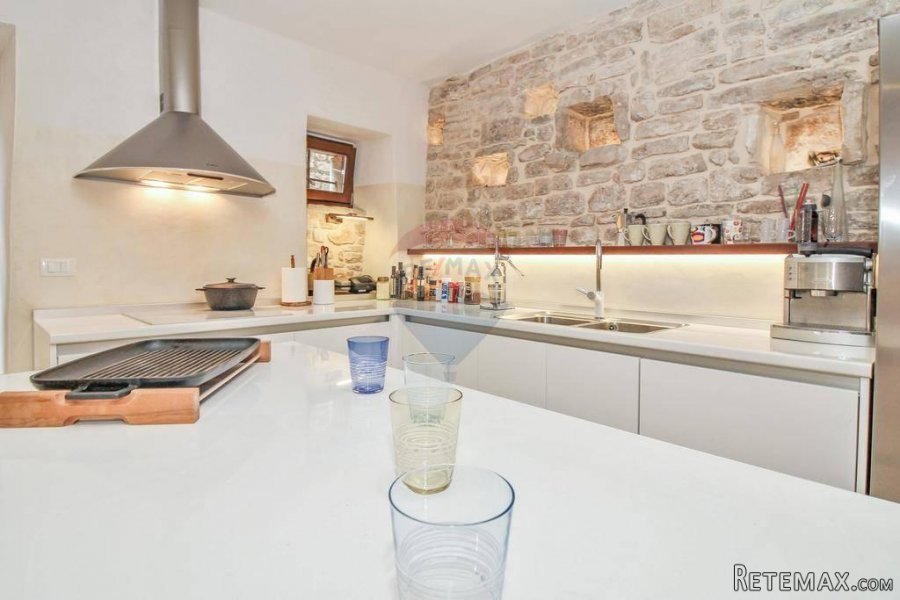 Bale,luksuzna kamena vila u centru ,240m2 - 9