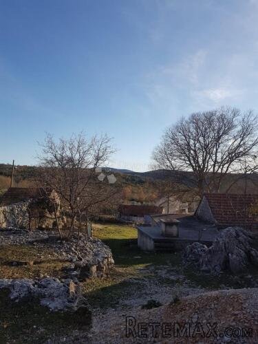 Kamene kuće sa 3.500 m² zemljišta – mir, privatnost i blizin - 2