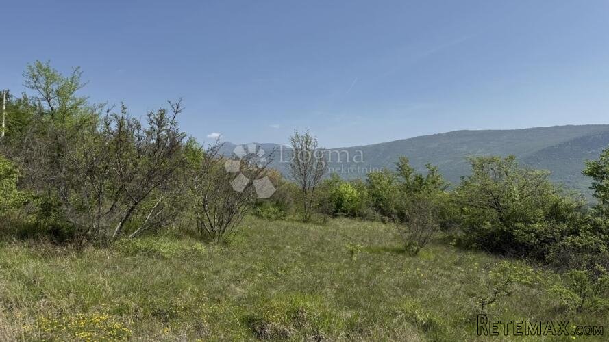 Građevinsko zemljište 1049 m2