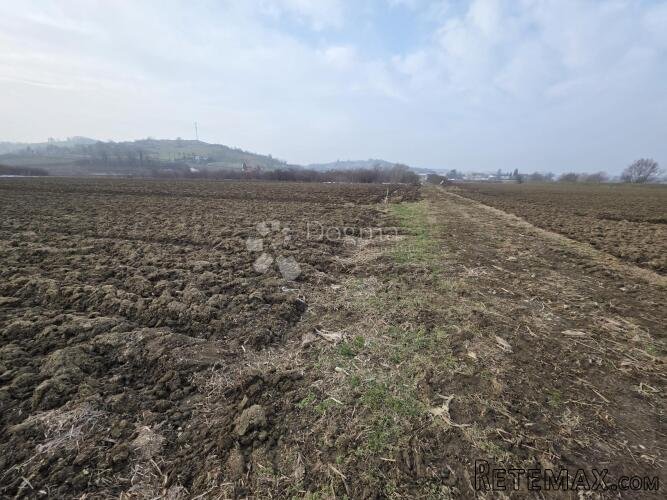 Zemljište 4.186m² u Kupljenovom nadomak glavne ceste prema L - 2