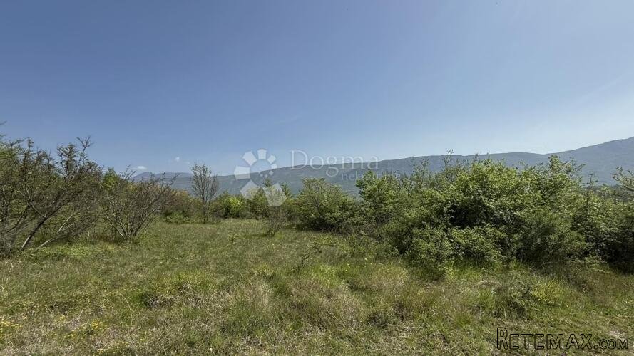Građevinsko zemljište 1018 m2