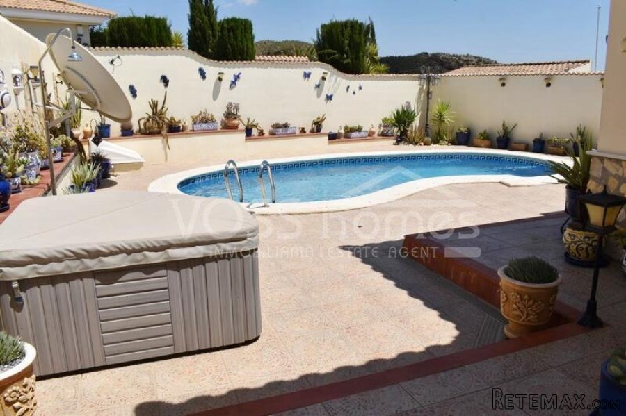 NEW & EXCLUSIVE LISTING TO VOSS HOMES - An Immaculately.. - 3