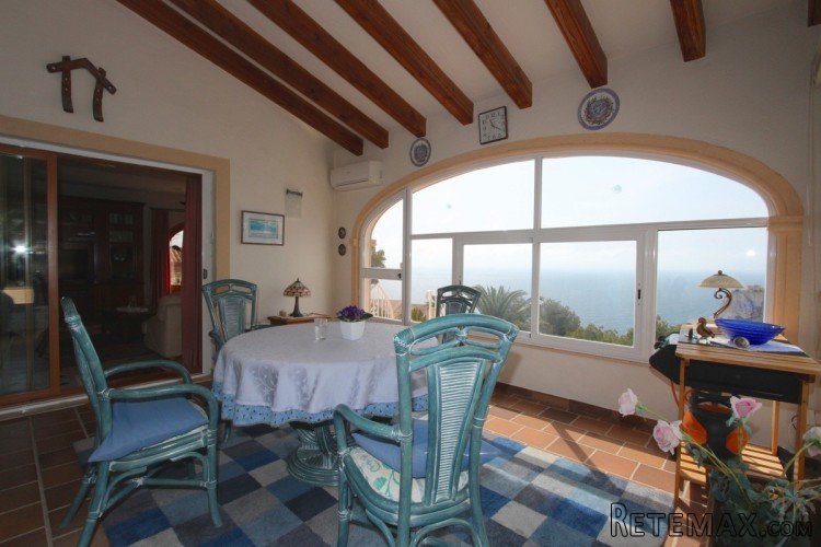 South facing villa with spectacular views near the seafront.. - 4