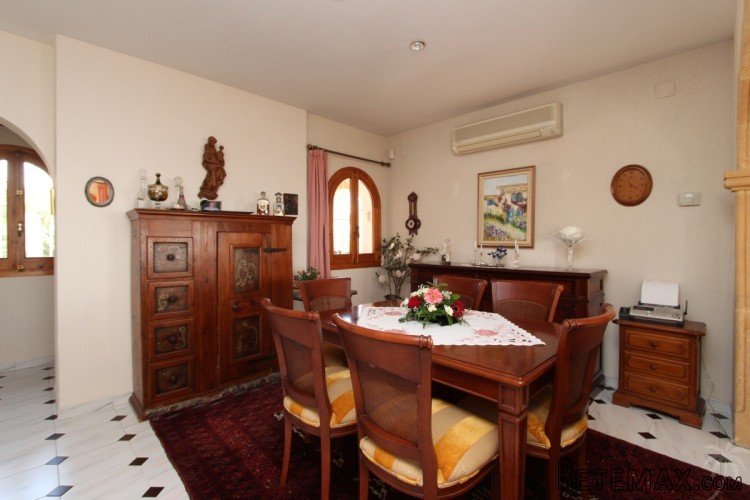 South facing villa with spectacular views near the seafront.. - 7