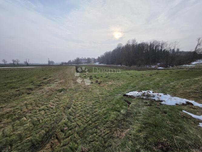 Zemljište 3.766m² u Luki nadomak glavne ceste prema Kupljeno - 2
