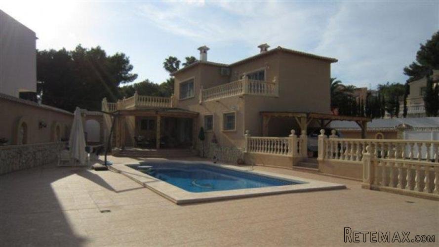 VILLA CLOSE TO THE SEA...