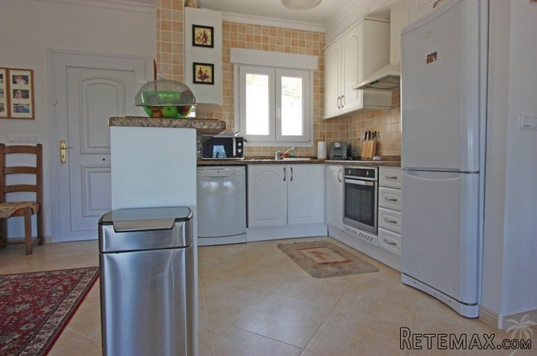 This 3 bedroom 3 bathroom villa close to the town of Orba.. - 6