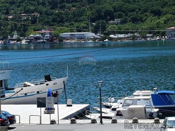 Rijeka, Bakar, djelomično renovirana kuća 140m2, udaljena 40