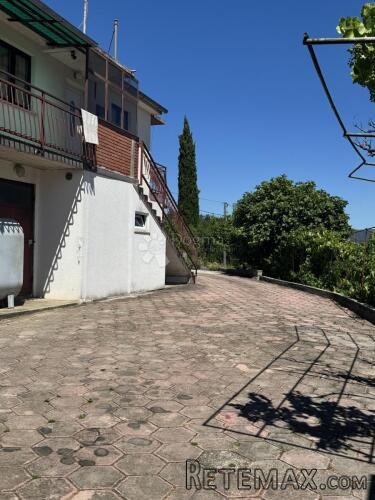 KUĆA SA POTENCIJALOM I GRAĐEVINSKIM TERENOM / BUZET - 2