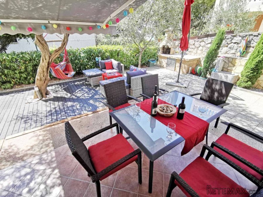 Prekrasan apartman u okolici grada Krka s okućnicom! - 2