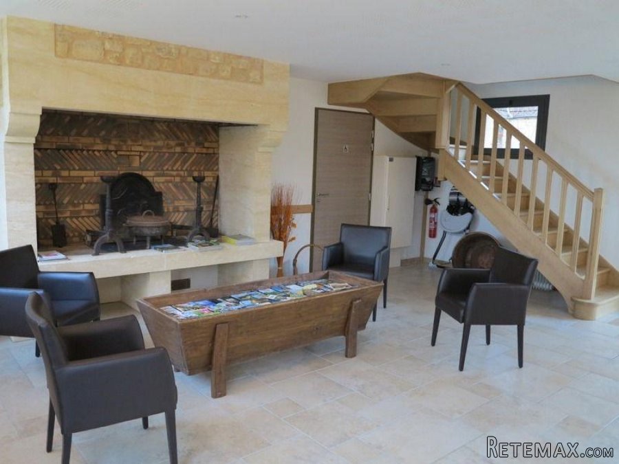 Near Domme (Dordogne) - 10 bed property is located in the most.. - 5