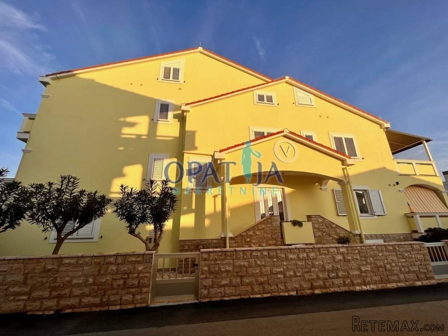 Vir, kuća 5 apartmana 100m do plaže-južna strana