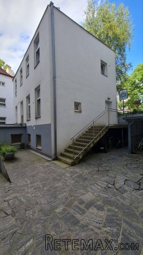 Prodajem kucu u Becu - 10
