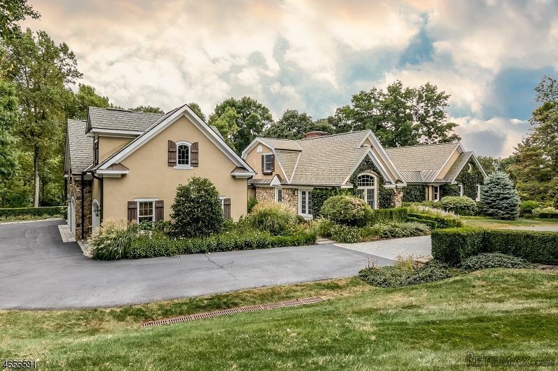 4 bedroom Detached House For Sale: 80.. - 2