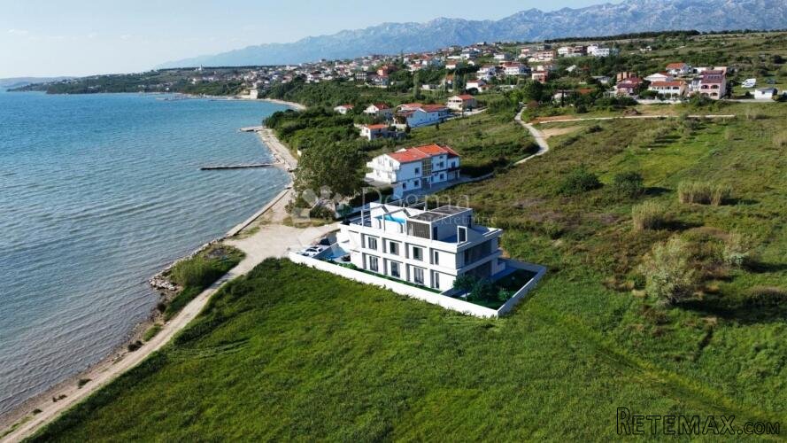 Apartaman sa bazenom novogradnja - 2