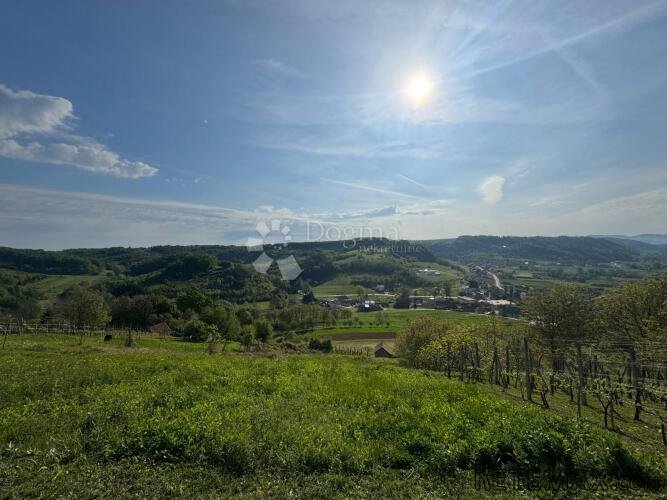 Pogled koji osvaja – zemljište s panoramom Čeva i Ivanščice - 2