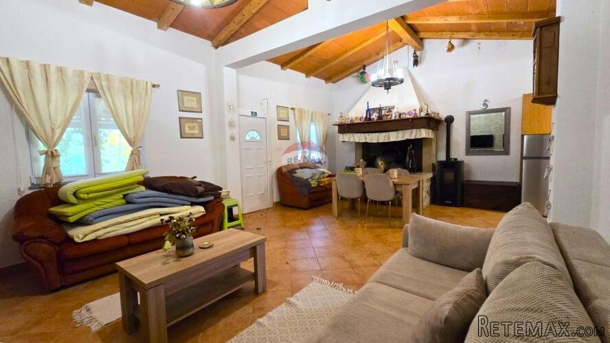 Rovinj, kuća prizemnica na 4550m2 zemljišta, 500m od uređeni