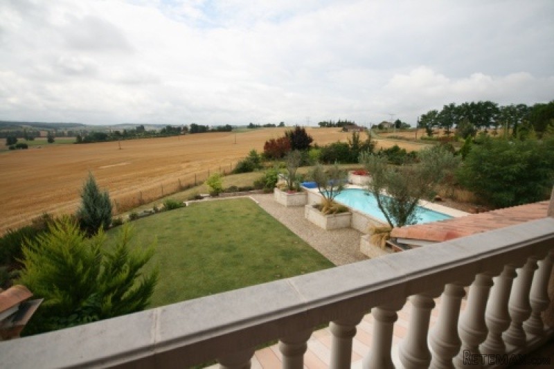 Contemporary villa with 4 beds/3 baths.. - 2