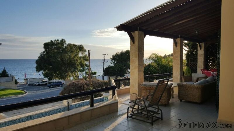 Sea front house with amazing sea views