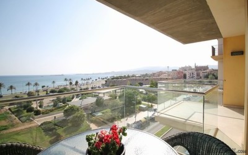 3 bedroom apartment with fantastic sea..
